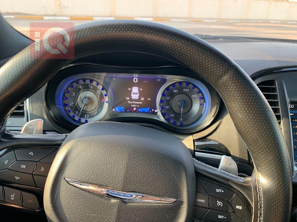 کرایسلەر 300